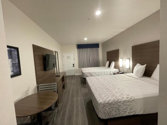 Palace Inn Blue - Garth Rd Бейтаун Экстерьер фото